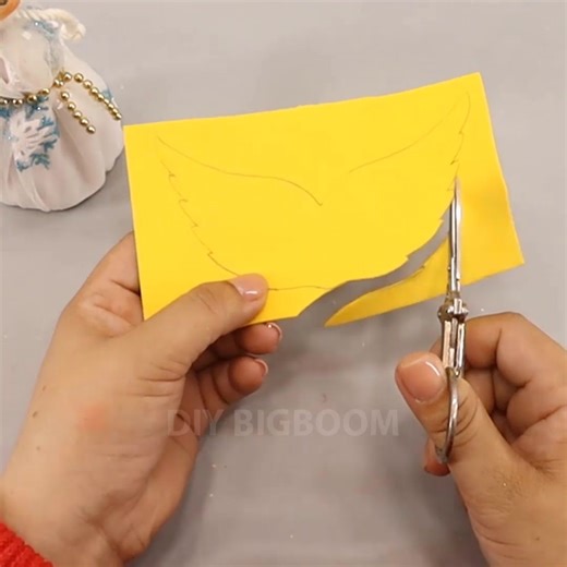 DIY Christmas angel holding a heart | Life and Fun Story