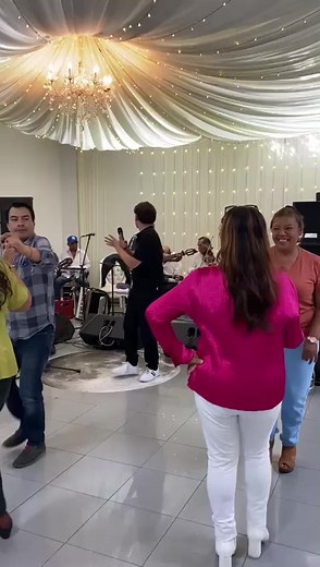 3K views · 28 reactions | Byron cantando en el evento de nuestro querido tío Mike Club Lirkay | Musica Ayacuchana | Facebook