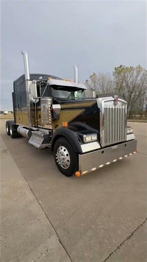 Used 2022 W900L 605HP Studio Sleeper Sale #kenworth #kenworthw900