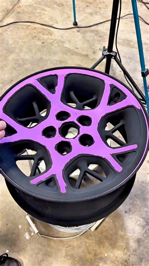 When two tone powder coating the powder coat detail, vacuum kit is much faster than taping. Invoice Fly #powdercoat #custom #wheel | Steve Nelson Jr.