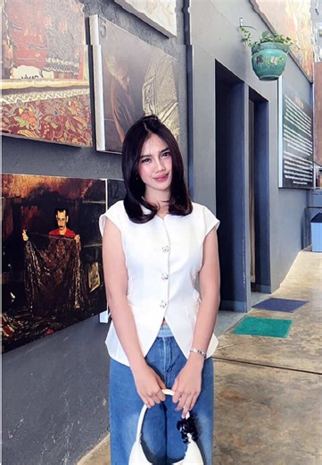 Adila | 23 - Meeting the Trendy Fine Shy Girl