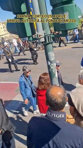 PARMA, CORTEO 25 APRILE ~ ARRIVO AUTORITÀ AL PONTE DI MEZZO