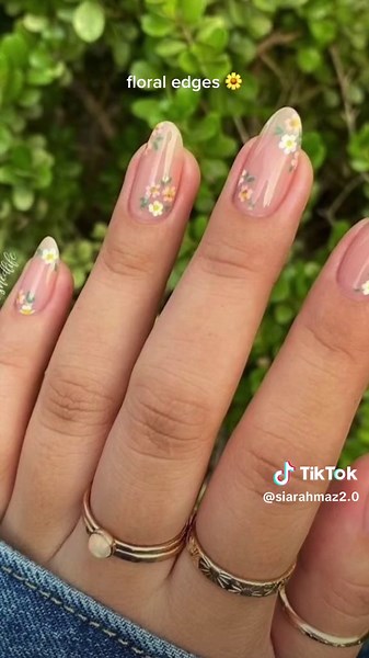 Choose Your Perfect College Graduation Nails with These Inspiring Ideas!