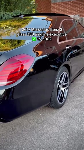 Në shitje: Mercedes Benz S Class Limo (LWB) 350 AMG Line Executive AdBlue, Ulez exempt / Ulez free, Me histori të plotë servisi (FSH), 2 çelësa, HPI e pastër, Kambio automatike 9G. Xhama elektrikë Perde elektrike mbrapa dhe perde për xhamin e pasmë Pasqyra me palosje elektrike Sedilje elektrike me memorje Fren elektrik dore Cruise control Mbyllje qendrore Collision Prevention Assist Soft close në të 4 dyert përfshirë edhe bagazhin Aktivizim automatik i dritave Navigacion (SatNav) Panel i dyfisht