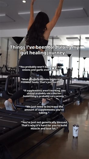 Lexie Karet | Your Hormone & Gut Bestie on Instagram: "I was told I probably wouldn’t be able to eat onions or garlic again. That most people are just intolerant. That maybe something was “very wrong.” So I did what a lot of women do… -I spent thousands on supplements. -Hired personal trainers. -Analyzed progress photos for hours, trying to figure out what was wrong with me. •I feared food. •I cut off pleasure around eating. •I convinced myself my body was just difficult or genetically unlucky. 