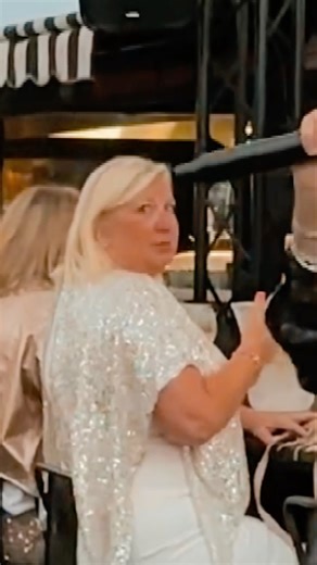 I’ll let your genius do the rest in the comments 👇🤣#livemusic #reaction #singer