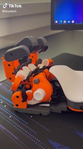 which game are you playing with this??? #techtok #linustechtips #azeron #keyboard