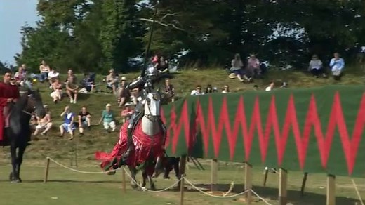 Carisbrooke Castle hosts medieval jousting event