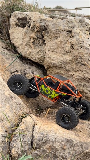 If the climb doesn’t exceed 45º it’s not fun 🤘🏻🤘🏻 . . . . . . . #rc #rchobby #rccar #rccrawler #proline #moonbuggy #crawler #lvfab #scalerc #jeep #twist #tyre #tsl #climb | Rc Truck Model