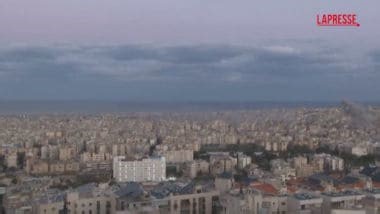 Iran, fumo nero sul cielo di Beirut dopo un'esplosione mentre Israele continua ad attaccare