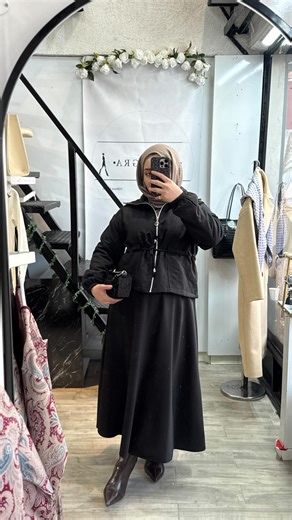 B U T İ K G R A on Instagram: "Yeni Sezon Ceketli Scuba Takım Etek beli esnektir Üst ceket fermuarlı ve astarsızdır 38/40/42/44/46 beden aralığı Kumaşlarımız extra geniş kalıptadır 🎶 Size özel fiyatı ile sadece 1800₺ Kampanya dahilinde üzerine sizin seçebilirsiniz şal ve çanta hediyedir 🖤 . .#eteklitakımlar #eteklitakımlarımız #indirimlitesettür #yenisezon #bayramlık#negiysem #kombinönerisi#siyahtakım #siyaheteklitakım #moda #trend #butik #stil #yenisezon #kombin"