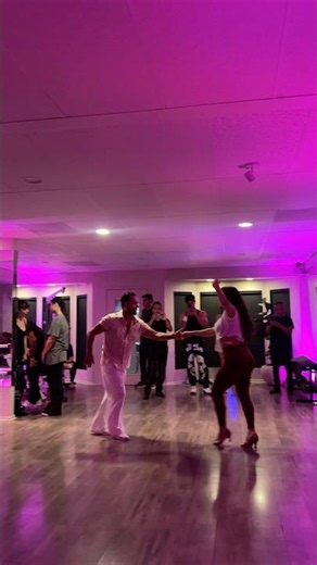 Intermediate Salsa Combination by Alejandro Sol and Jessica