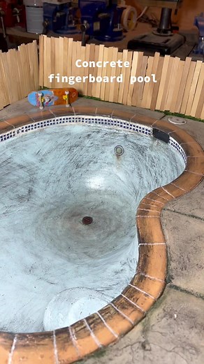 DIY concrete fingerboard pool bowl! Check out my shop link in bio! #diyfingerboardpark #fingerboard #fingerboarding #poolskating #skate