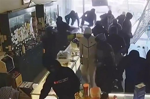 Video shows over a dozen masked robbers raiding California jewelry store