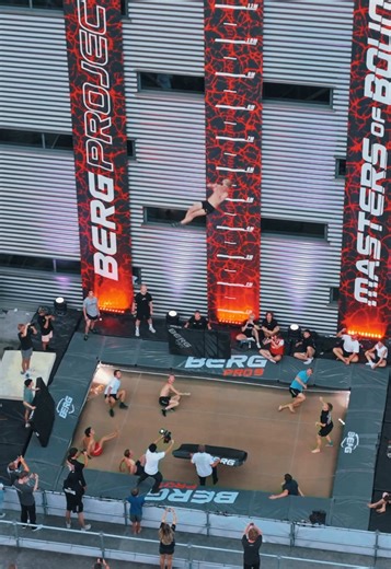 Siard's Record-Setting 4 Flips with 8 Twists on Trampoline