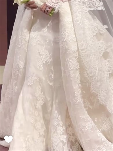 ‎خلود النعيري‎ on Instagram: "My beautiful bride✨🤍"