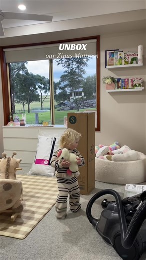 Big girl bed upgrade for Alessandra 💕 Unboxed her new @Zinus Inner Spring Mattress & she’s OBSESSED 🛏️✨ Soft, springy & set up in minutes 🙌 #biggirlbed #zinusunboxing #toddlerroom #mumtok #toddlerupgrade #tiktokparents #zinus #biggirlbed #toddlerroomgoals #mattressunboxing #kidsroomupgrade