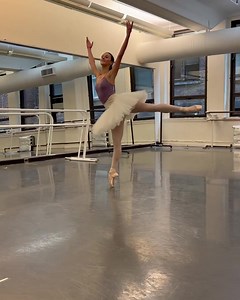 ✨ OPENING NIGHT of ABT's 2023 FALL SEASON ✨ This evening, ABT will kick off its 2023 Fall season at the David H. Koch Theater for a 13 performance run from October 18–29! The first season curated by ABT's new Artistic Director Susan Jaffe, this Fall season lineup includes beloved classic and contemporary favorites. Tonight Jake Roxander will make his debut in PIANO CONCERTO NO.1, and Devon Teuscher, Joo Won Ahn, and Jake Roxander will make their debuts in ÉTUDES. Don't miss this incredible seaso