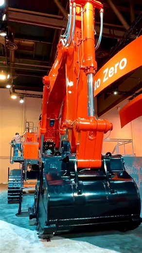 Marty Eustace 🇮🇪 on Instagram: "A quick view of the Ex1200 - @hitachiconstructionnederland @hitachiconstruction @hitachiconstruction_japan @hcmuk @hitachiconstructionmachineryau The EX1200-7 is a unique excavator within the Hitachi range, adapting to many different operations. At its core lies clever and complex engineering; on the surface is a beautifully simple, operator-friendly machine. Designed for sustainability Hitachi’s latest energy optimising features provide a sustainable solution f