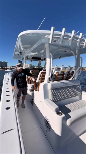 Part 2: Introducing… the highly anticipated @costacustomboats 39’. This boat has jaw dropping looks and the performance is equally impressive. They topped out at 82 miles an hour and have yet to spend time dialing the boat in. It definitely feels like one of the larger 39’ CC’s we’ve toured. What are your thoughts? | Center Consoles Only