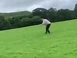 Man tries to catch a rabbit with his hands in hilarious video