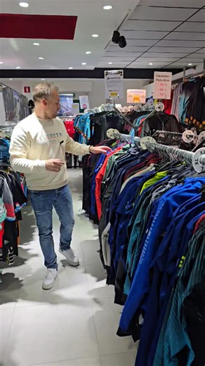 Alé - 50% Des vestes hiver Alé 2025-2026 à -50% ça vous branches ? C'est chez GJ Cycling shop que ça se passe .. Merci pour vos partages et bon week end à tertous 😅 Articles disponibles en magasin et directement sur notre Eshop👇 https://www.gjcyclingshop.be/website/search/all/page/2?search=veste alé jacket | GJ Cycling Shop