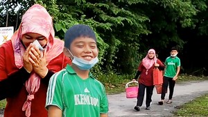 1.2M views · 69K reactions | "Selagi Tak Habis, Saya Akan Berjalan Rumah Ke Rumah" - Beli Semua Sambung sini jom https://youtu.be/9jIdQALSXHw | FS Channel | Facebook