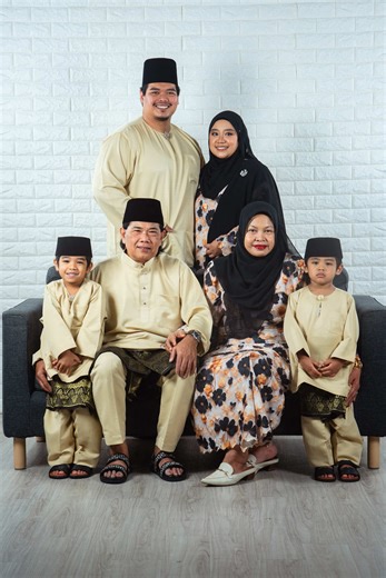 Studio Raya 2026!!!❤️❤️❤️(Limited Slots and Promo will end on 7th March 2026) Hurry and don’t miss this ‼️ ************************** $199 only! Book just $60 to reserve ur slots‼️‼️ We are giving $20 off if you did Raya shoot with us before. 30mins session. Promo Price for 6 people. For additional Pax, $10 per Pax. All good Images edited and will be returned via online Gallery. *************************** Open for Bookings Limited Dates Avail, Hurry book your slots. (Studio location in the Nort