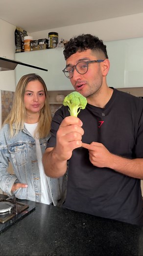 Si quieres mi asesoría, escríbeme por WhatsApp (en el link que encuentras en mi perfil) y déjame crearte un plan 100% personalizado para ti. - Una frase que me gusta mucho es: las calorías determinan tu peso, los macros determinan tu composición, pero los micros determinan tu salud general - Y es que sabes bien que soy defensor de la dieta flexible (significa que puedes comer todo lo que quieras y lo que te gusta si lo haces correctamente y en las cantidades adecuadas) pero no por ende debes dej