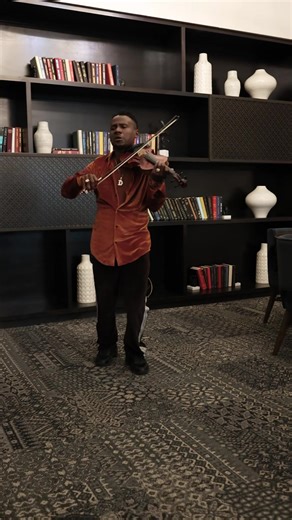 Throwback Thursday! Song: Bartender by T-Pain 👑🔥 Cc: AKON Konvict Muzik Nappy Boy Radio Podcast Nappy Boy Entertainment Coming to a city near you!Tour Dates 👇🏿 New York - July 1, Atlanta - July 2 London - July 15 Detroit - July 29 Houston - August 19 Chicago - August 25 Tickets here : www.demolatheviolinist.com More dates and cities coming soon. | Demola - The Violinist