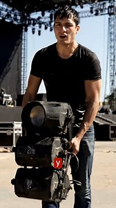 💡 3 luces en 1. Un solo montaje. Cero límites. La LB330 de PL PRO LIGHT combina haz spot, wash y beam en una sola cabeza móvil híbrida. Precisión milimétrica, motor ultrasilencioso, efectos dinámicos y una potencia que transforma cualquier escenario. 🎛 Ideal para: conciertos, teatros, clubs, shows en vivo y producciones pro. 🎚 Control total vía DMX, sonido, auto o maestro-esclavo. 📦 Stock limitado. Cotiza ahora y súmate a los que ya no cargan con equipo extra. | Audioluces