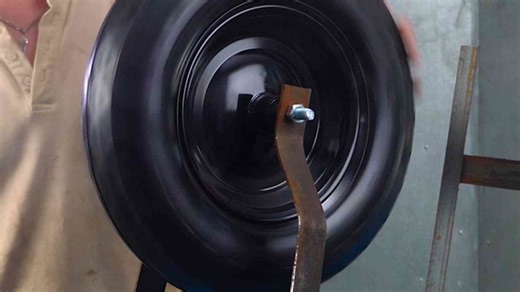 Plastic barrel cutting and recycling