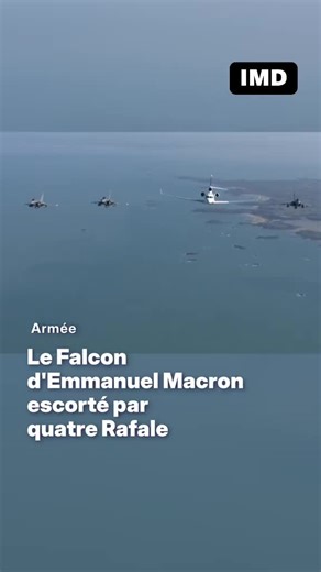 Des images exceptionnelles montrent l’avion présidentiel escorté par quatre Rafale, à l’approche de l’Île Longue. C’est depuis ce site hautement stratégique, sanctuaire de la dissuasion nucléaire française situé dans la rade de Brest, que le chef de l’État doit prononcer un discours majeur sur la doctrine nucléaire de la France. #Macron #Nucléaire #SInformerSurTikTok