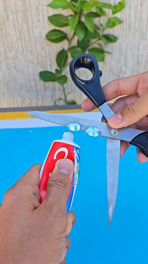 سن المقص بطريقة احترافية = SIMPLE INVENTIONS #اختراعات #ابتكارات #حيل #خدع #تجارب #KosofiTV #diy #Secrets #inventions #innovations #experiments #technology #science #Tricks #tips #ريلز #اكسبلور | Kosofi TV