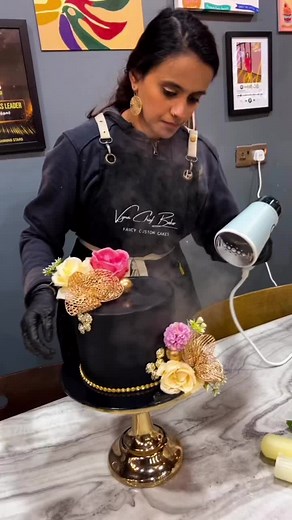 Black beauty #tiercake #weddingcake #bigcake #vynaladyboss #cakedecorating #fancycustomcakes #fancycustomcakesdelicious #fancycustomcakes #fancycustomcake #fypage #viral #tiktokviral #cakeboss #fypage #ladyboss #trending #cakedecorator #vynaladyboss #cakeartist #cakedesign #birthdaycake #fypシ #tiktok