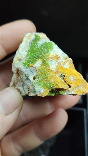 4 comments | Pyromorphite - Mine du Rossignol, Chaillac, Indre, France. Réf. 1673 Prix 20€ | La Malle du Collectionneur Minéraux | Facebook