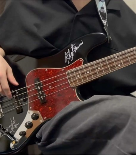 シュガーサーフ/おいしくるメロンパン #弾いてみた #ベース #bass #bassist #fender #ベース弾いてみた #おいしくるメロンパン