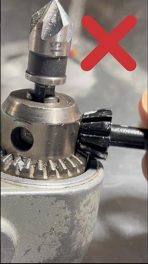 How to remove stuck drill bit stuck chuck #diy #trickandtips #workshop #lifehacks #shorts