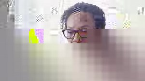 نظارة الـ Multifocal او كما هي مشهورة بـ الـ Progressive هي أفضل أنواع النظارات للعمر ما فوق الـ 40 عام حيث تغنيهم عدسات المالتي فوكال - البروجريسيف - عن استخدام أكثر من نظارة فهي تصلح للقراءة والمسافات القريبة والبعيدة في نفس الوقت. وينصح خبراء البصريات في #محمد_نور_للبصريات بارتداء النظارة متواصل من 3 أيام إلى أسبوعين للتعود على تصميم العدسات ... وفي حالة عدم التعود يرجع إلي المختصيين بجميع فروعنا للمساعدة حيث أن عدسات المالتي فوكال تصمم لكل عميل بمقاسات دقيقة خاصة به اشتري نظارة عدسات مالتي ف