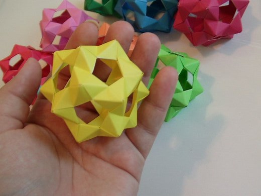 30 Unit PHiZZ Ball (modular Origami)