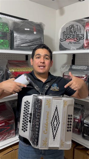 Acordeon calderoni 3 registros #acordeon #acordeonista #corridos