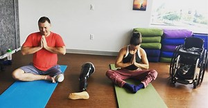 Yoga pour les personnes en situation de handicap | Sunrise Medical