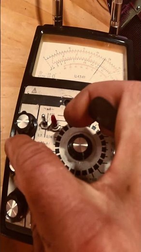 Sunn Beta Lead Stompbox build into a vintage Multimeter #mosfet #cd4069 #stompbox #diy #distortion