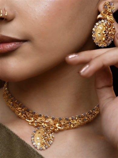 Elegant Gold Necklace Set with Matching Earrings