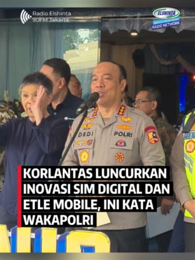 Polri terus memperkuat digitalisasi layanan lalu lintas melalui pengembangan SIM digital dan sistem penegakan hukum berbasis teknologi yang dipaparkan dalam Rakernis Korlantas Polri 2026 pada, Jumat (22/5/2026). Wakapolri Komjen Pol Dedi Prasetyo mengatakan transformasi digital dilakukan dengan mengintegrasikan layanan SIM, perpanjangan STNK, hingga BPKB dalam satu ekosistem pelayanan modern. Selain itu, Polri juga mengembangkan sistem pengawasan elektronik seperti ETLE statis, ETLE Mobile, hing