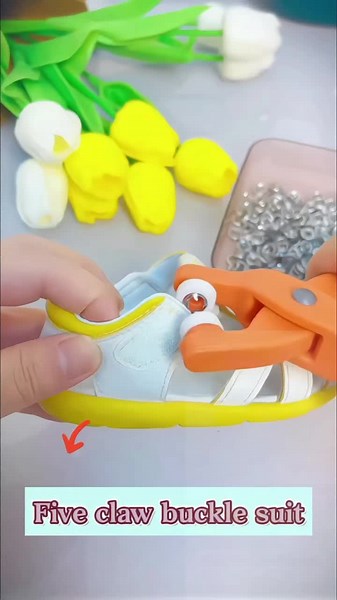 With this five-claw buckle installation tool, it is much more convenient to install buttons on clothes # five-claw buttons # press buttons # sub-claw buttons # five-claw buckle sets # practical good things#fyp #foryou #tiktokshop #goodthing
