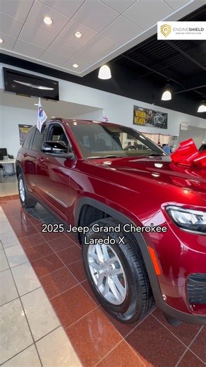 Northtown Chrysler Jeep Dodge Ram Fiat on Instagram: "It's the holiday season! Wake up with the 2025 Jeep Grand Cherokee Laredo X in your driveway! 🎁 🎄 This Grand Cherokee lease is only $299/mo for 27 MONTHS! Apple CarPlay/Android Auto, lane departure, 8.4" touchscreen..... and more! 📱 *On approved credit through SFS FINANCIAL. 27 month lease $299 a month, 7,500 miles per year allowed. 30 cents per mile overage. Mileage limit applies. Overage fees may apply. Lessee responsible for maintenance