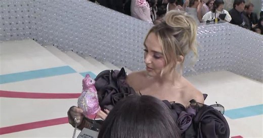 Interviewing Chloe Fineman at Met Gala 2023
