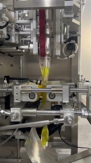 Liquid Packing Factory Mein Kaise Hoti Hai? 🥤 | Full Process #factorytour #youtubeshorts