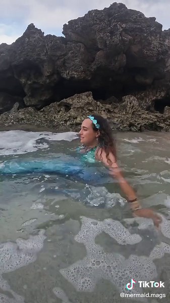 How a mermaid travels back into the ocean… 🧜🏻‍♀️: @mertailor #m#mermaidm#mermaidsm#mermaidsarerealm#mermaidhairm#mermaidlifem#mertailorm#mertailormermaidm#mertailortailb#beacho#oceane#exploreh#hawaiif#funnysongfunny